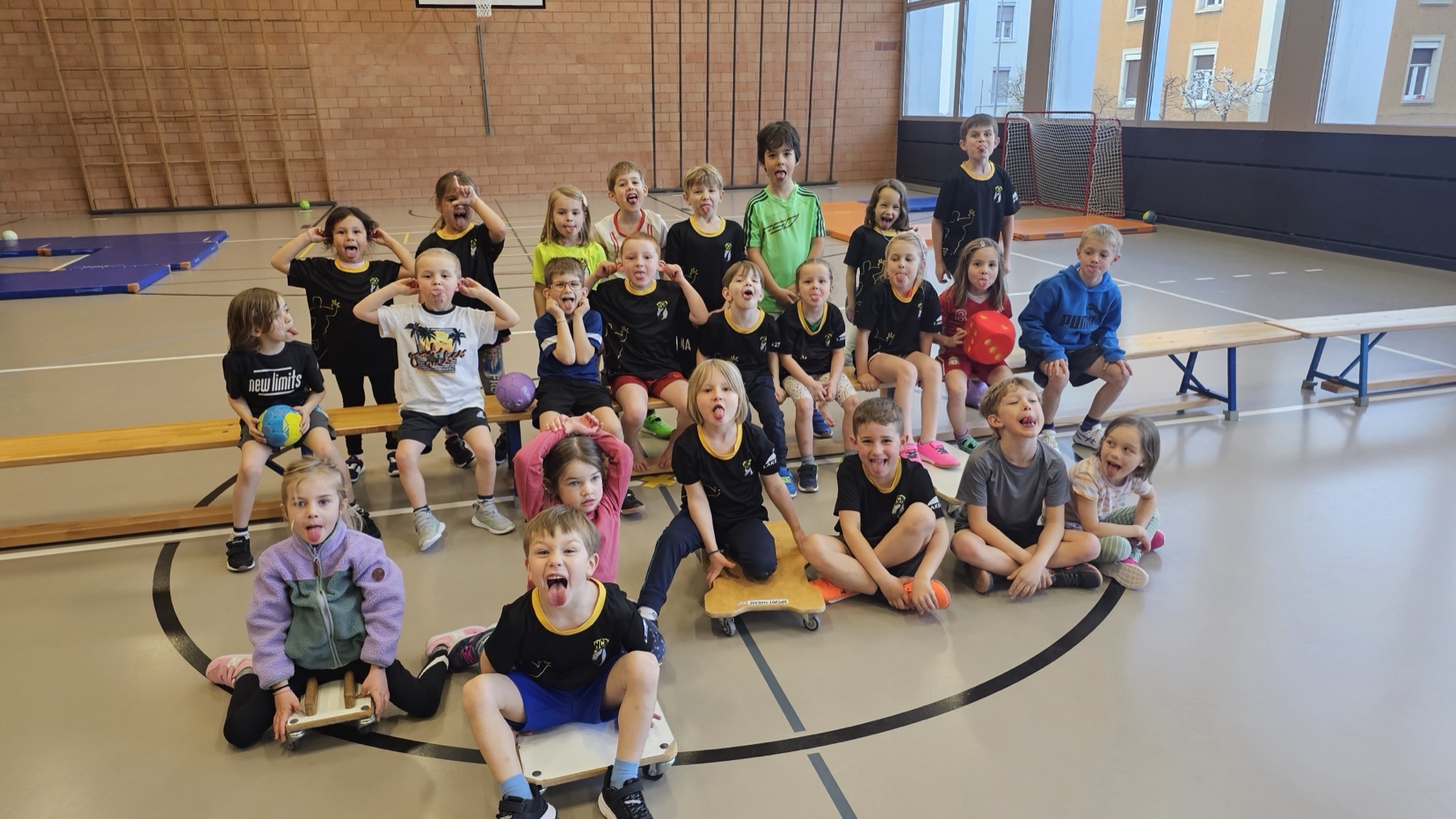 Kinder des HC Romanshorn jubeln nach dem Training